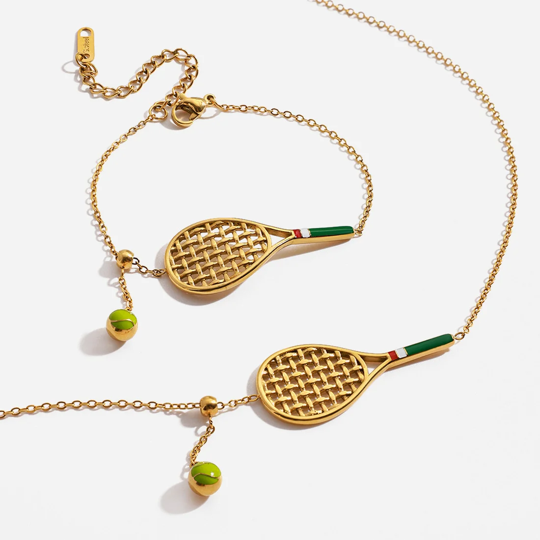 

Original European and American design 18K gold-plated tennis racket with resin-filled handle, bracelet, and necklace, for women