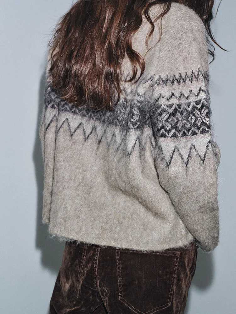 Inverno nova chegada camisola de malha feminina bordado cor adient solto ajuste longo sve redondo ne padrão geométrico