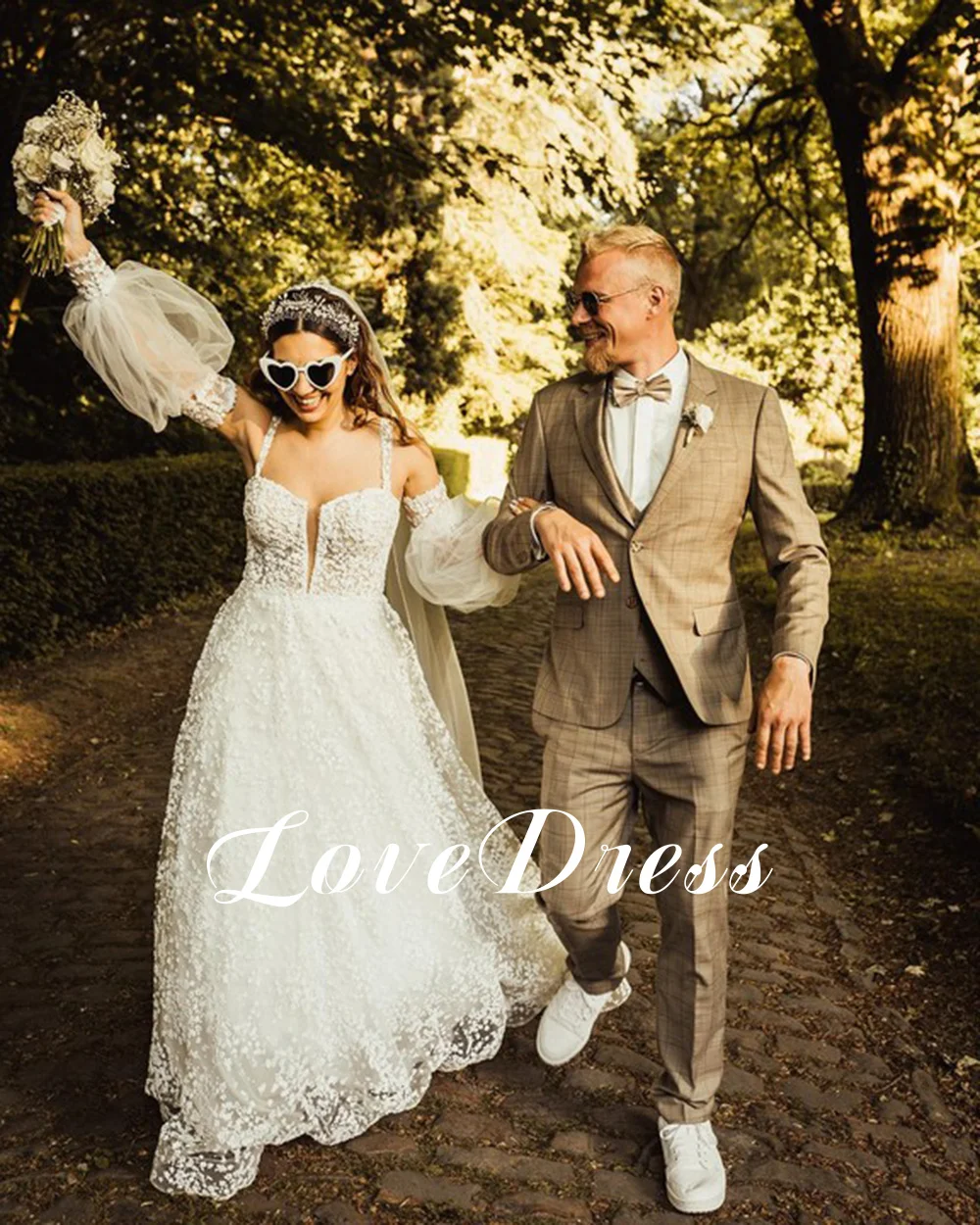 LoveDress Deep V-Neck Wedding Dress Detachable Sleeves Lace Appliques Boho Bride Gown Backless Button Sweep Train Robe de mariée