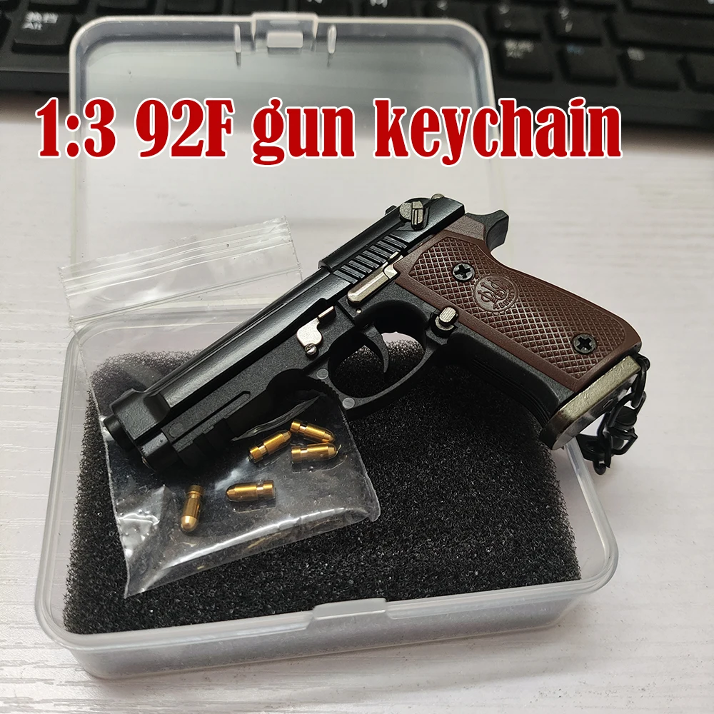 1:3 M1911 المفاتيح قذيفة إخراج 92F مسدس لعبة جمع سبيكة مسدسات مفتاح سلسلة هدية للرجال الأولاد جمع