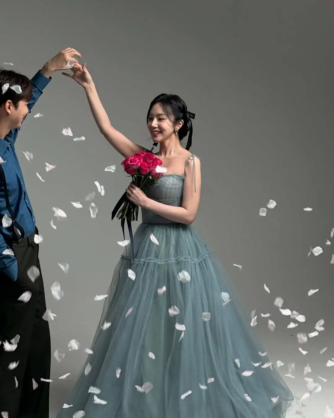 Sondr Misty Blue Koreanische Brautkleider Spaghettiträger A-Linie Brautkleid aus weichem Tüll Maßgeschneiderte Hochzeits-Party-Kleider