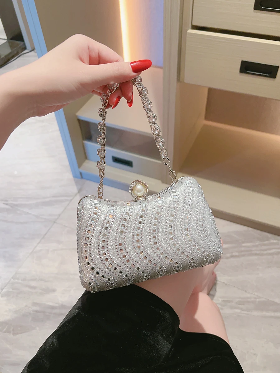 新しいダイヤモンド埋め込みクラッチバッグ女性のハイエンドパールバックルイブニングバッグ高級スモールチェーンボールハンドバッグファッショナブルカジュアル