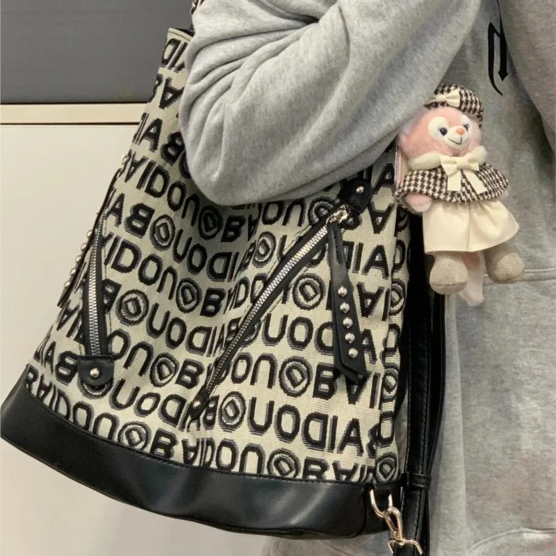 Letter Drawstring Bucket Fashionable Casual Multifunctional Tote Bag Woman Large Capacity Commuter Handbag Ladies Shoulder Bag