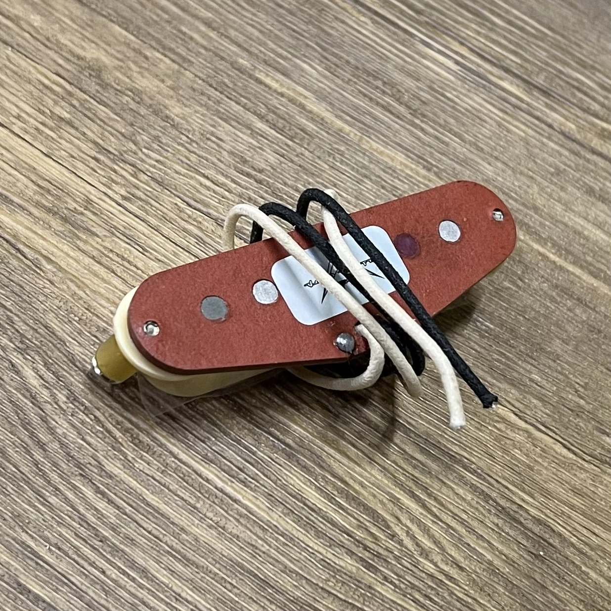 Ensemble de micros à bobine unique ST Style Vintage '57 pour Stratocaster-micros de guitare électrique SSS faits à la main avec panneau de fibres rouge (1 jeu)