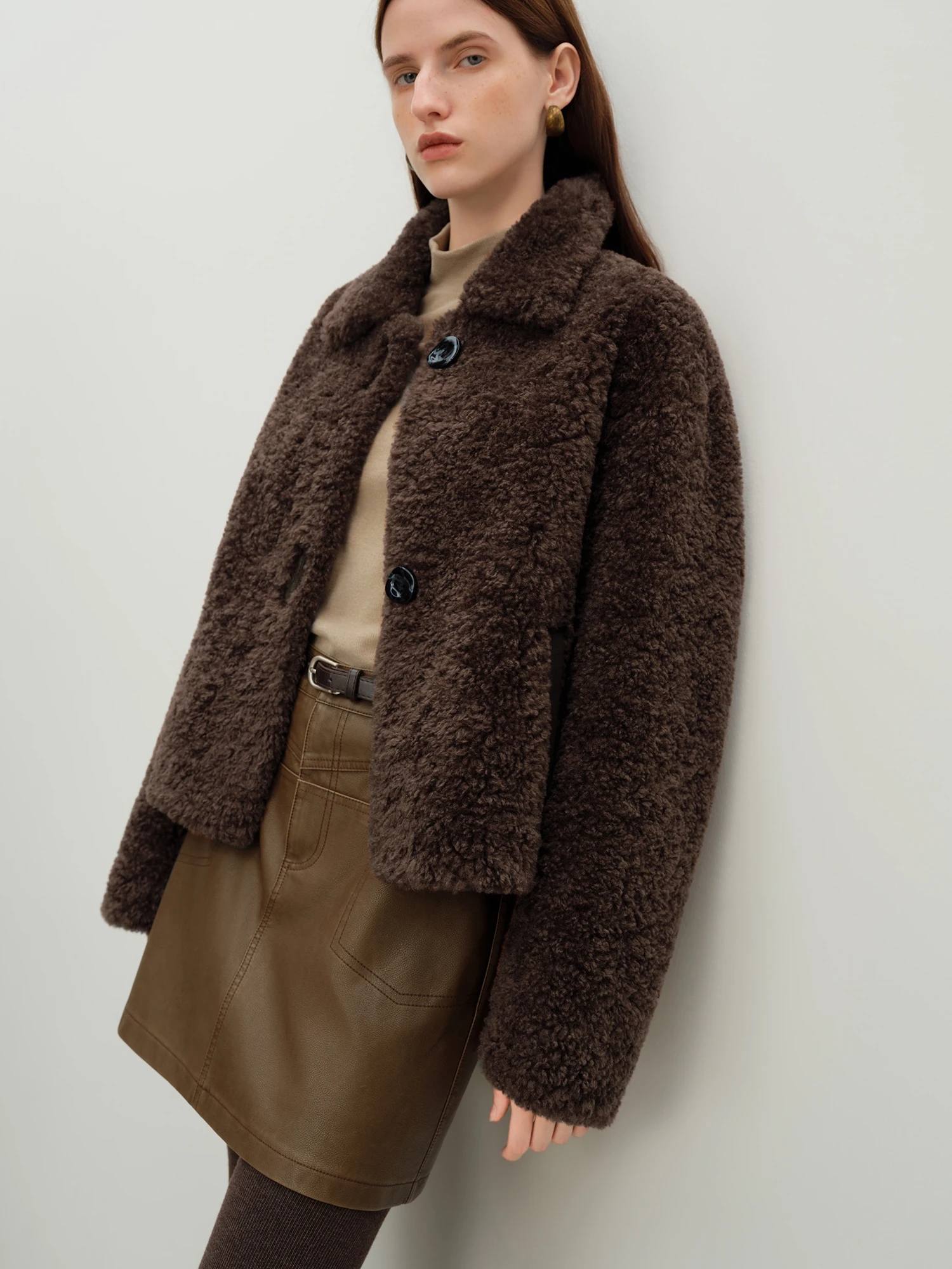 ZIQIAO المرأة 2025 شتاء جديد براون فو امبسوول اقتصاص معطف دافئ خمر التنقل شيك الساخن الفتيات مزاجه