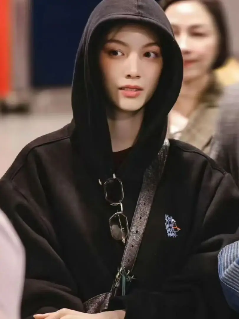 سرنا LingOrm نفس هوديي رسالة مطبوعة جولة الرقبة البلوز فضفاضة طويلة الأكمام هوديي Orm Kornnaphat #3