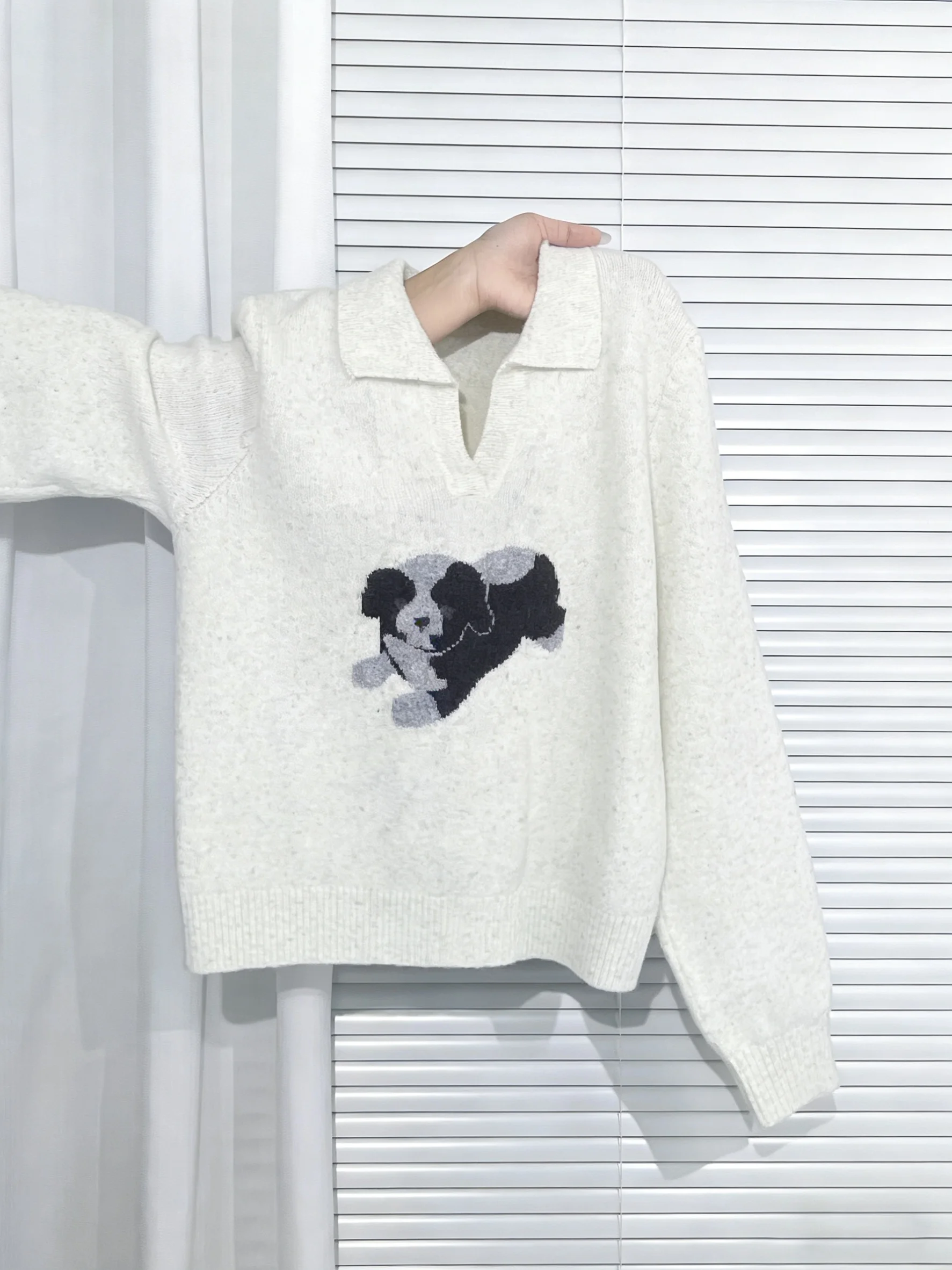 

Корейский милый вязаный свитер с V-образным вырезом и мультяшным рисунком собаки, с длинными рукавами, женский, весенне-осенний, мягкий, молодежный, универсальный, удобный...