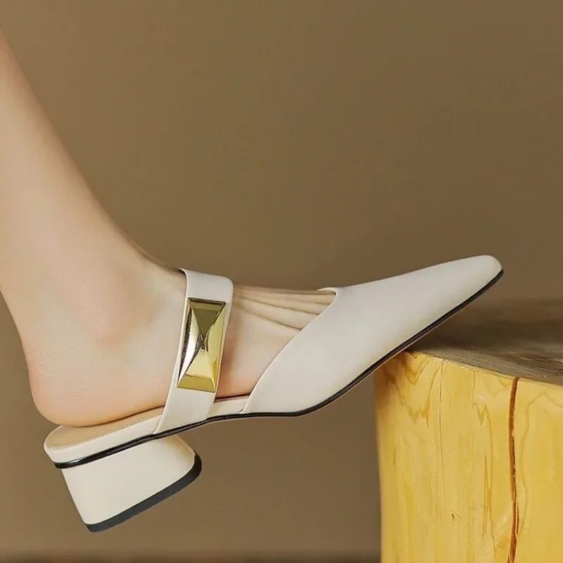 

Женская обувь, новинка 2025, летние модные однотонные простые полуженские тапочки с острым носком, удобная уличная кожаная обувь, женская обувь