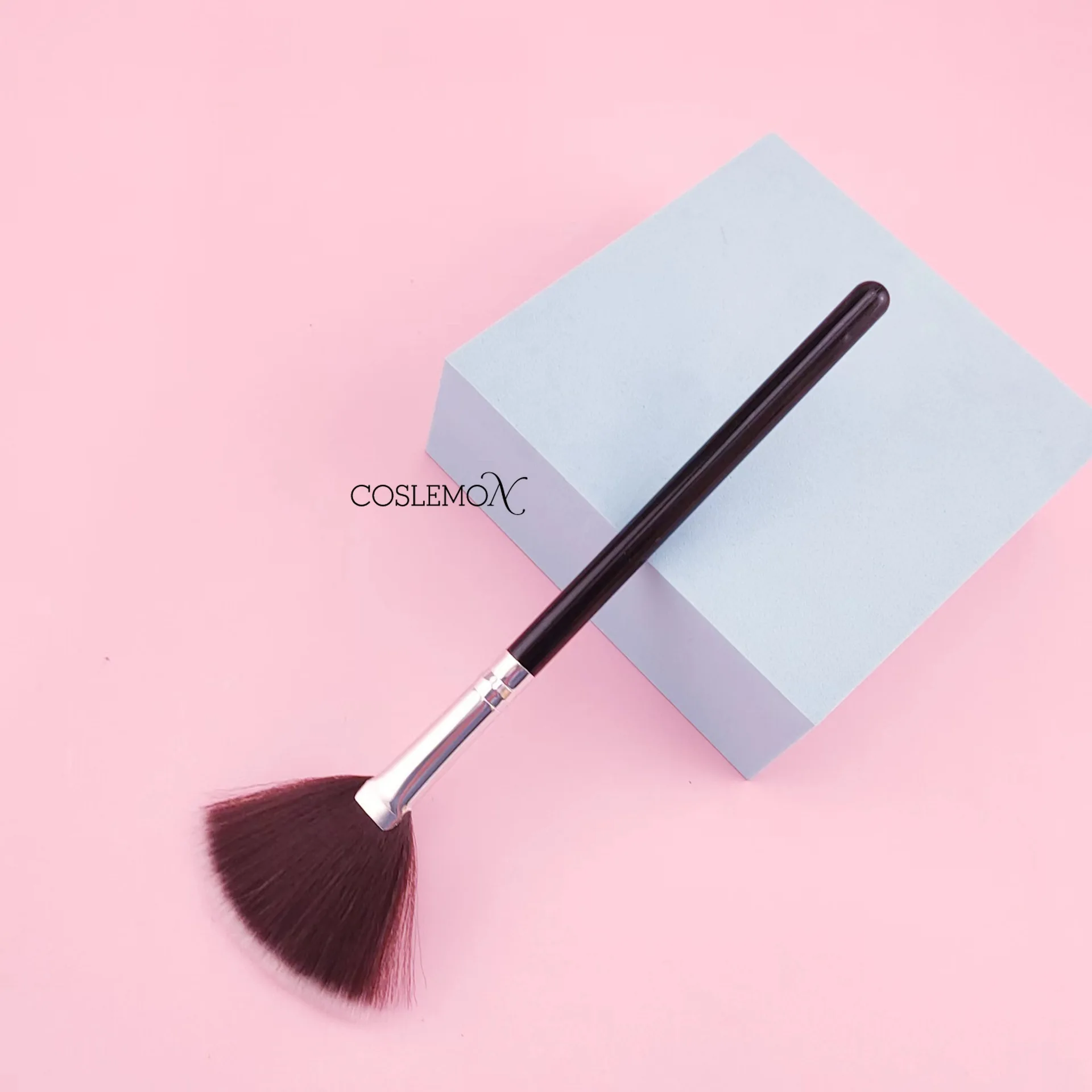 1pcs Fan Make Up Brushes Blush Highlighter Contour Loose Powder Face Brush Korean Soft Cozy Professional Make up Tools