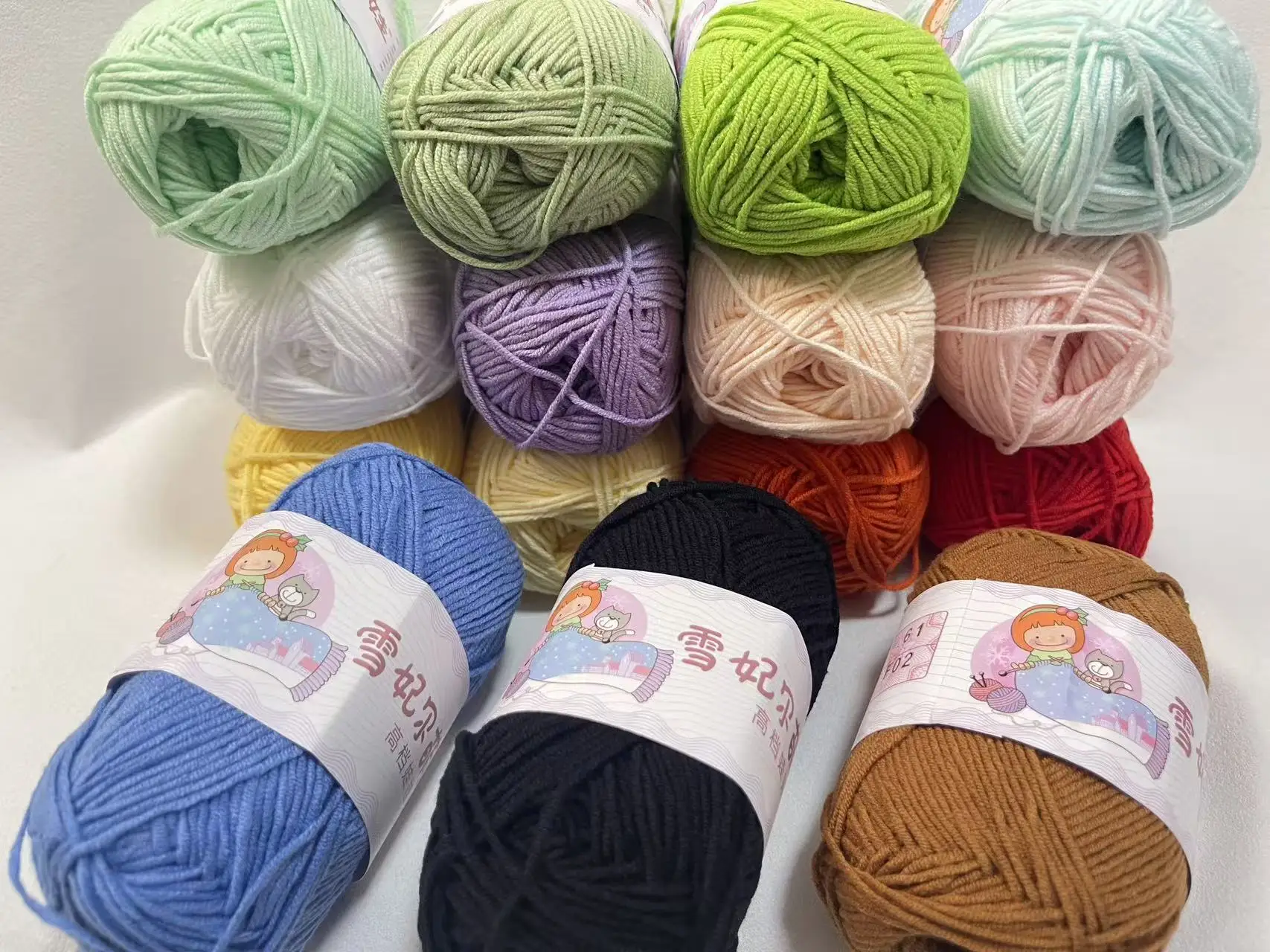 4 Stück Milch-Baumwollgarn, Kugel, 4 Stränge gekämmtes Baumwollgarn, weich und pillingfrei, handgefertigtes DIY-süßes Puppengarn für Babys