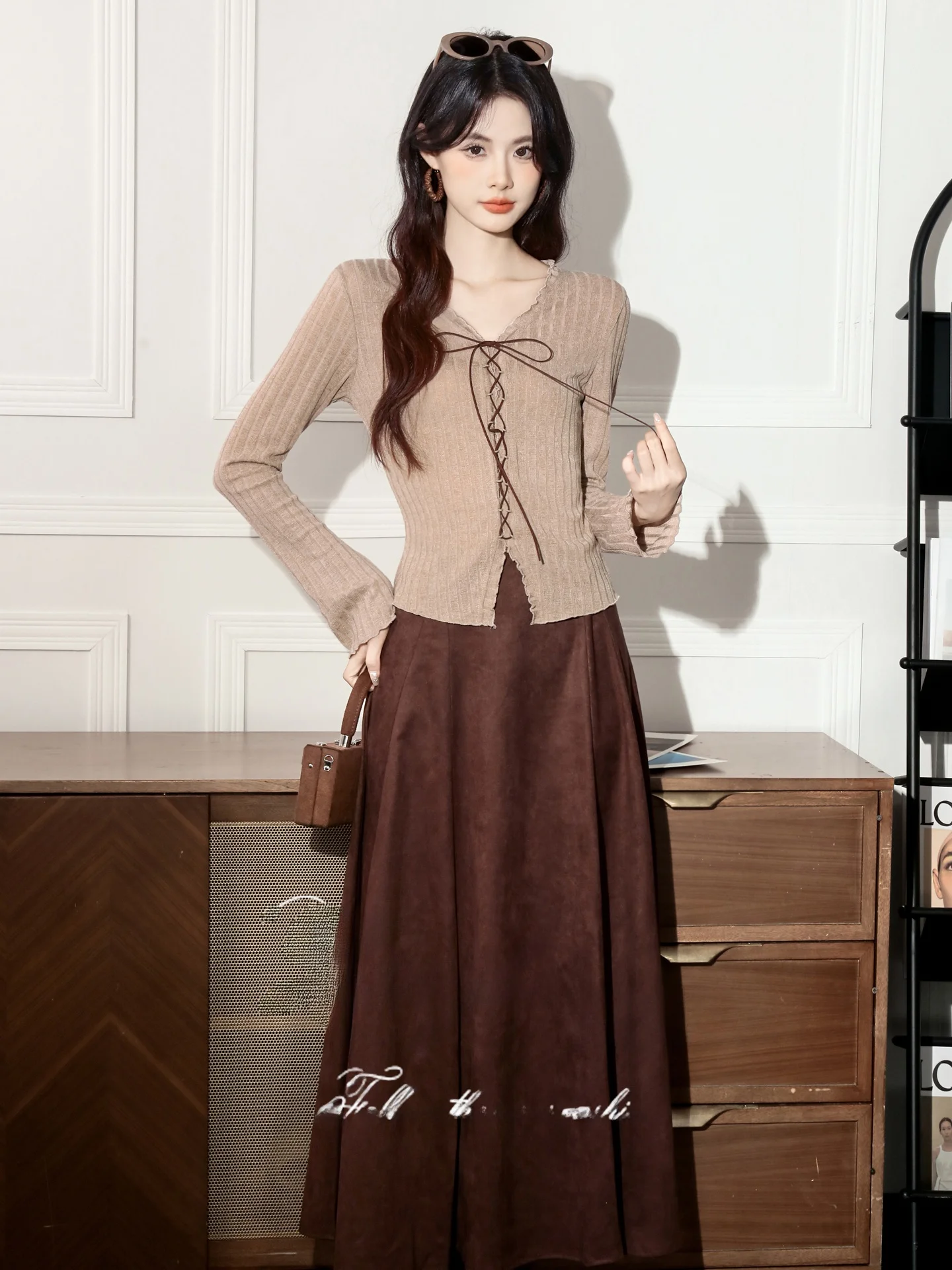 Autumn Faion Set Women's Knitted Top And Skirt Two-Piece Suit Wooden Bordered Casual Wear V-Ne Long Sve