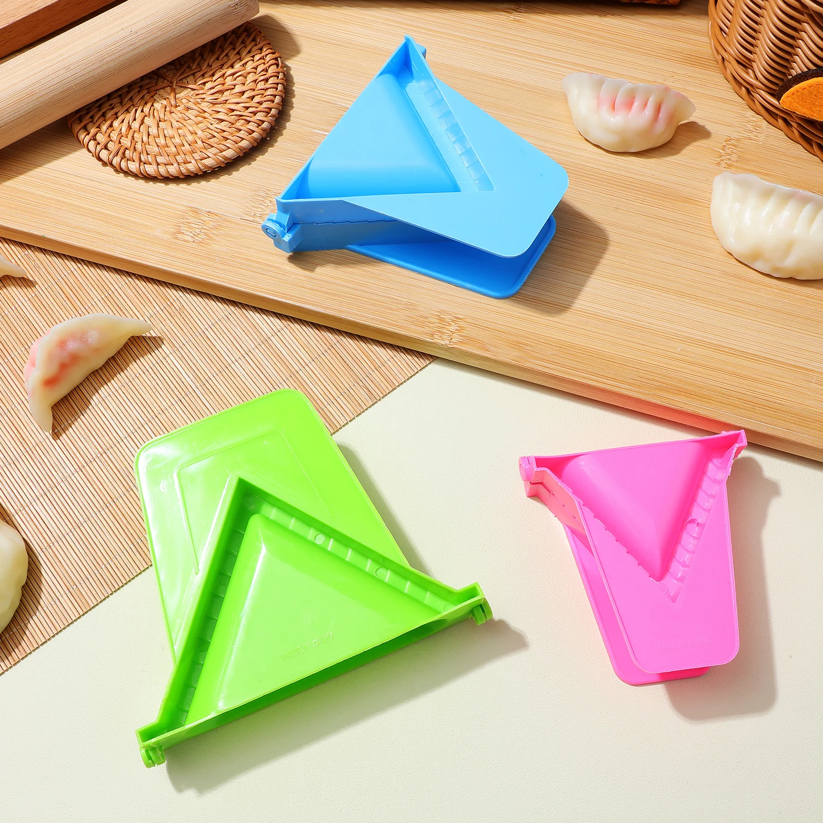 

3pcs Dumpling Mold Manual Pressing Tool Square Shaped Lightweight Plastic Sealing Cooking Kitchen Device for Empanada Maker