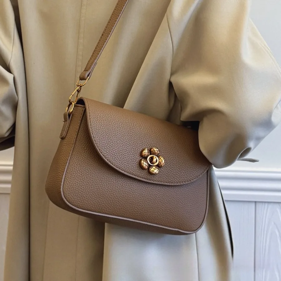 

The new fall and winter super hot retro hopscotch generous shoulder crossbody women's bag casual work small square bags