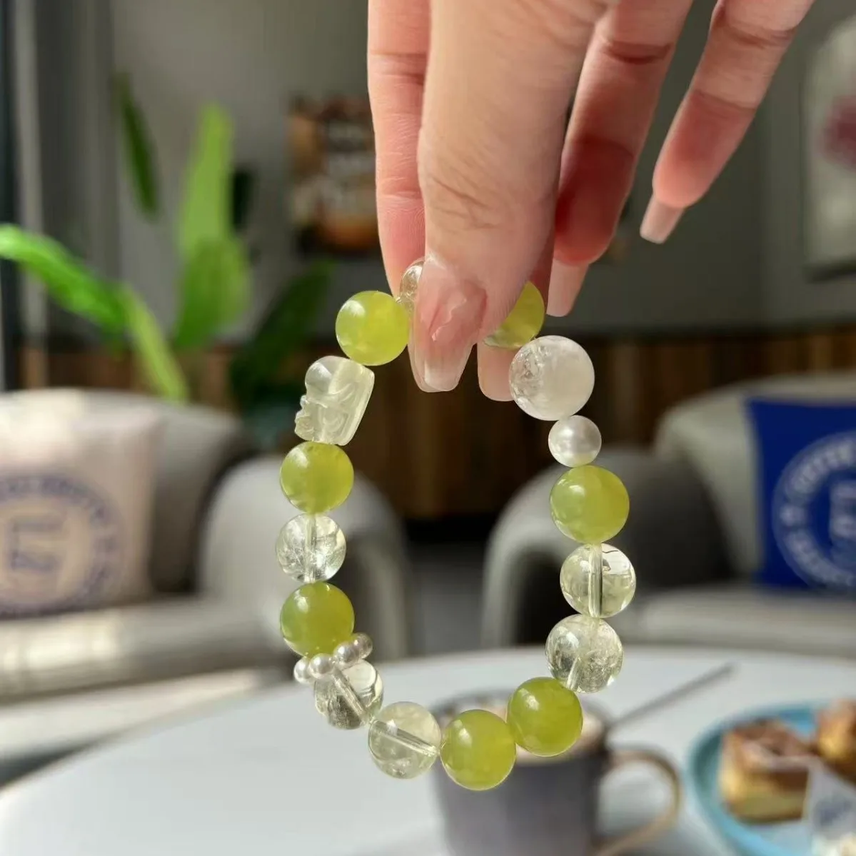 

Natural Crystal Snowflake Ghost Bracelet Women's Fashion Light Luxury Bracelet Small Fresh Design