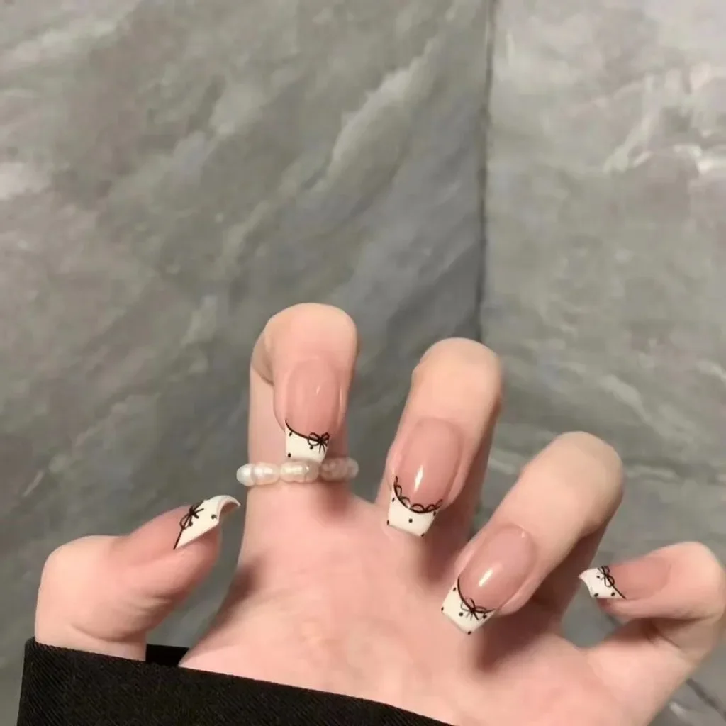 10 PCS Cute Sexy French Lace Press On Nails Sweet Polka Dot Bow Handmade Fake Nails Niche Simple Short Nail Art