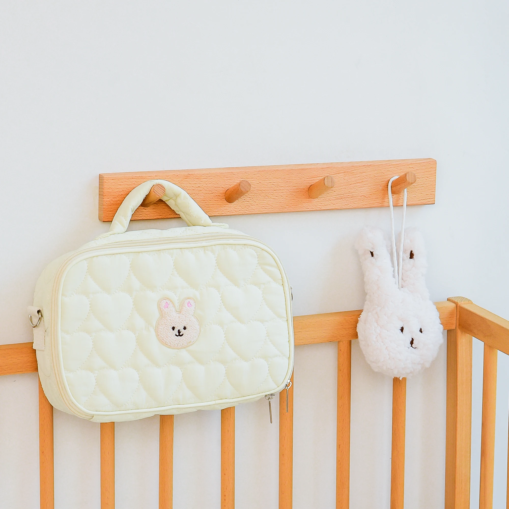 A mommy shoulder bag is easy to carry