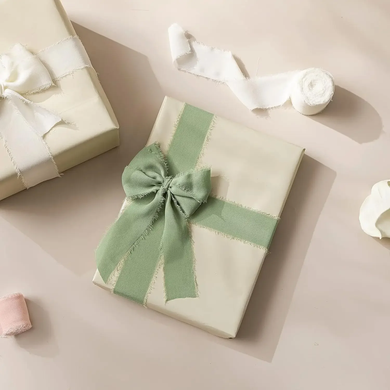 3 Rollen 5 Meter weiße Chiffonbänder für Hochzeitseinladungen, Brautsträuße, Geschenkboxen, Schleifendekorationen, Weihnachtsband – Detail 6
