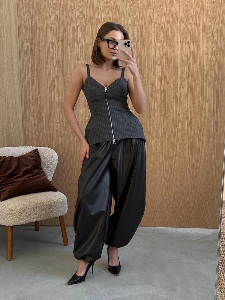 Spaghetti-Träger-Top mit Reißverschluss und Hosenanzug für Damen: Streetwear mit V-Ausschnitt, ärmellos, tailliertes Oberteil und plissierte gerade Hose – Schicke Outfits – Detail 11