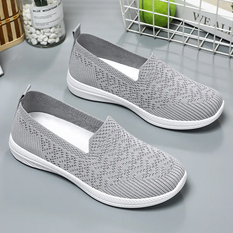 2024 Spring New Women's Shoes Large Casual Mesh Flat Bottom Old Beijing Cloth Shoes Breathable and Versatile Mom's Shoes