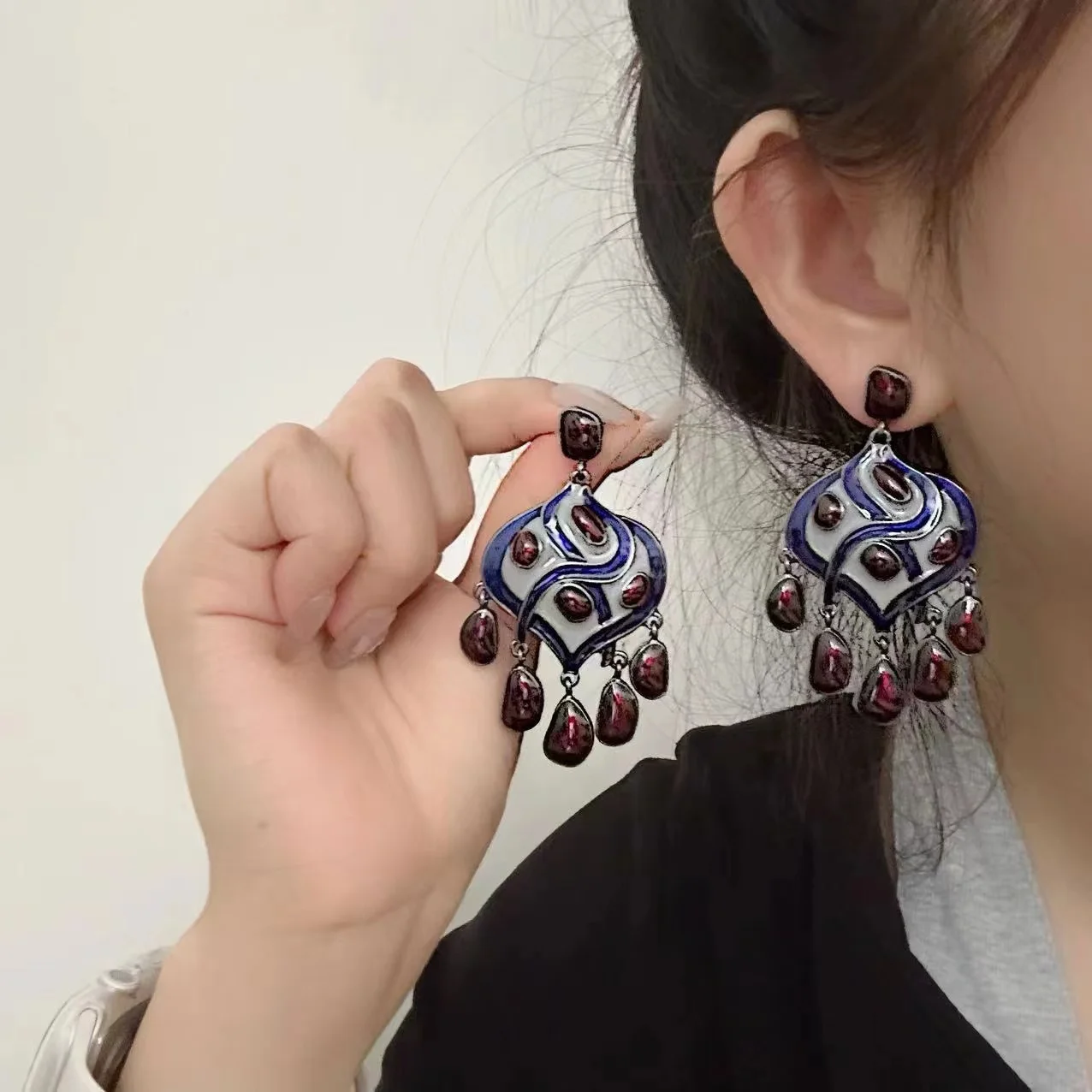 Vintage Palace Style Fan Shaped Earrings Leo Antique Old Glass Drop Earrings for Women Jewelry