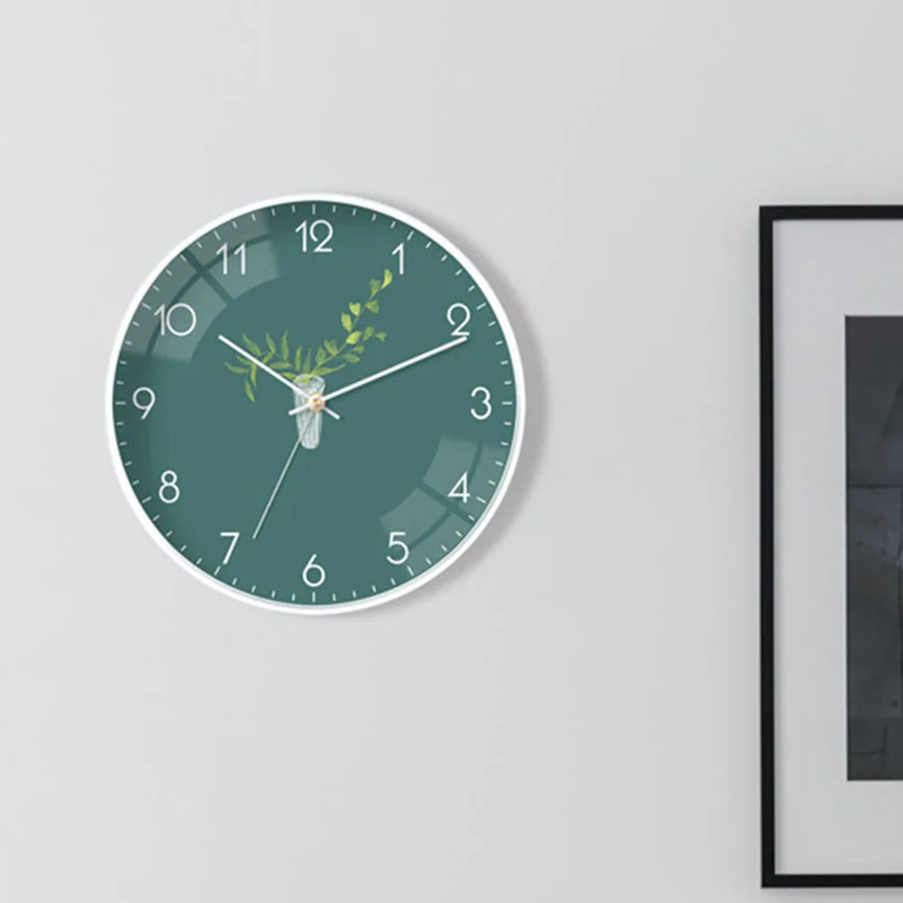 

Creative Mute Wall Clock Painted Plastic Frame Silent Non-Ticking Large Round Clock Modern Simple Style Home Decor Living Room