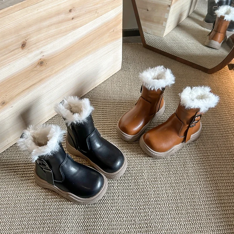 

Детские кожаные ботинки для девочек, зима 2024, новая мода в корейском стиле, нескользящие универсальные теплые хлопковые ботинки с мягкой подошвой