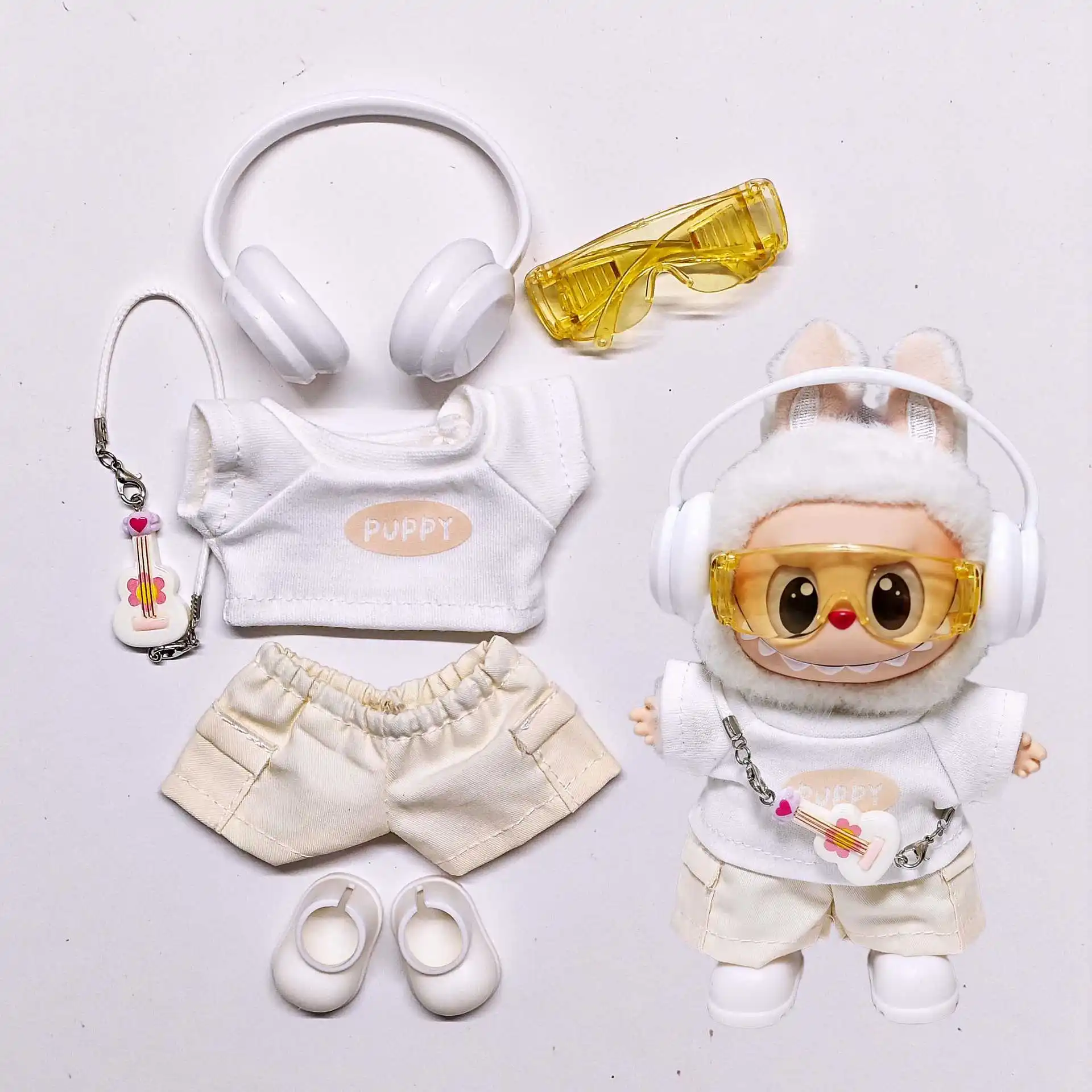 

Clothes For Labubu 15/17cm 1st-3rd Gen Dolls Cool Streetwear Beige Outfit White T Shirt With Cargo Beige Shorts Headphone