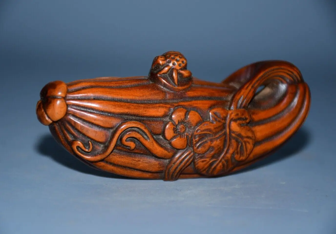 

3.3" Collection Chinese Box-wood Carving Towel Gourd Lotus Flower Leaf Statue