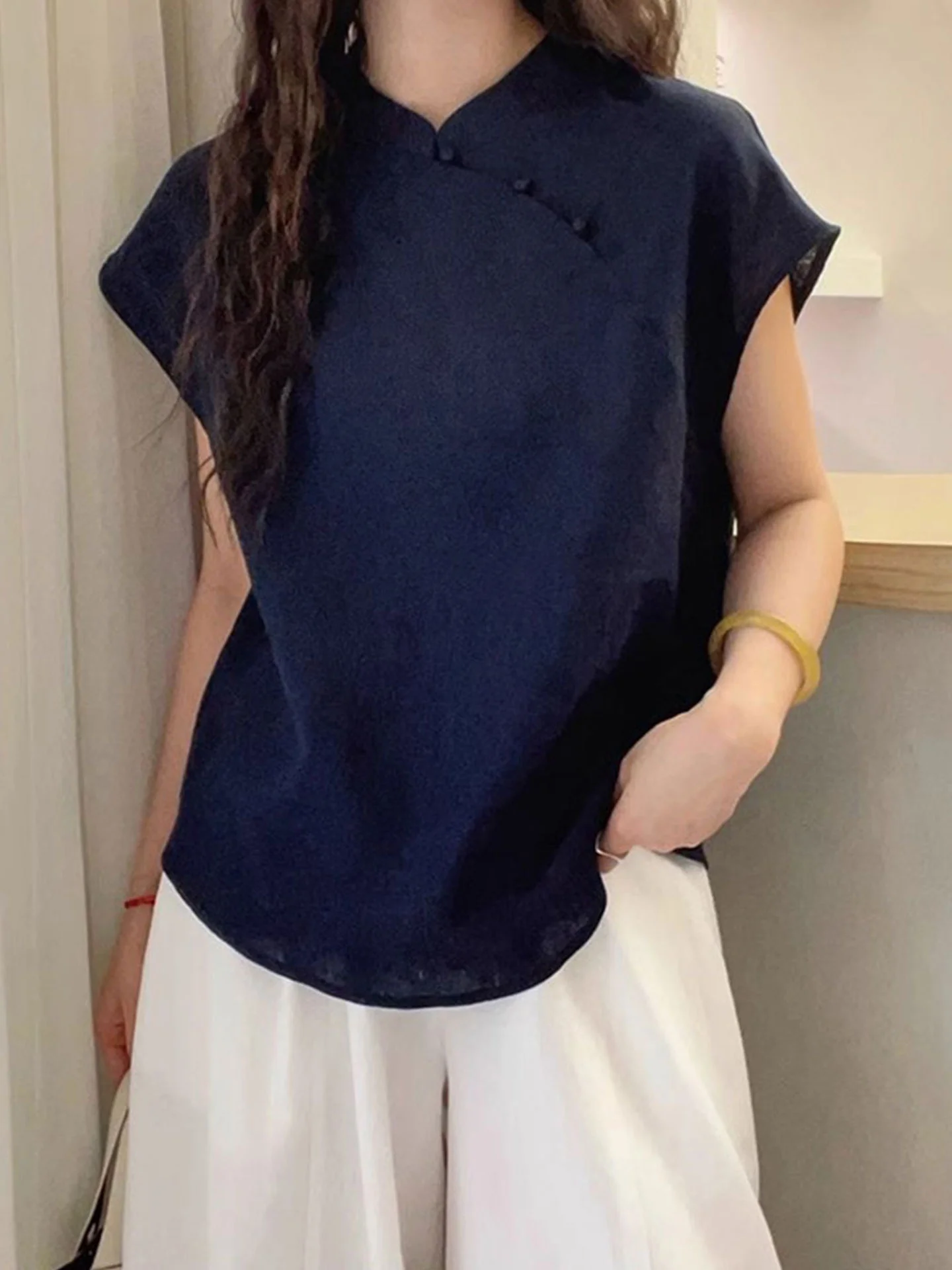 

Женская модная блузка в китайском стиле с коротким рукавом, воротником-стойкой, традиционными пуговицами-дисками и боковыми разрезами