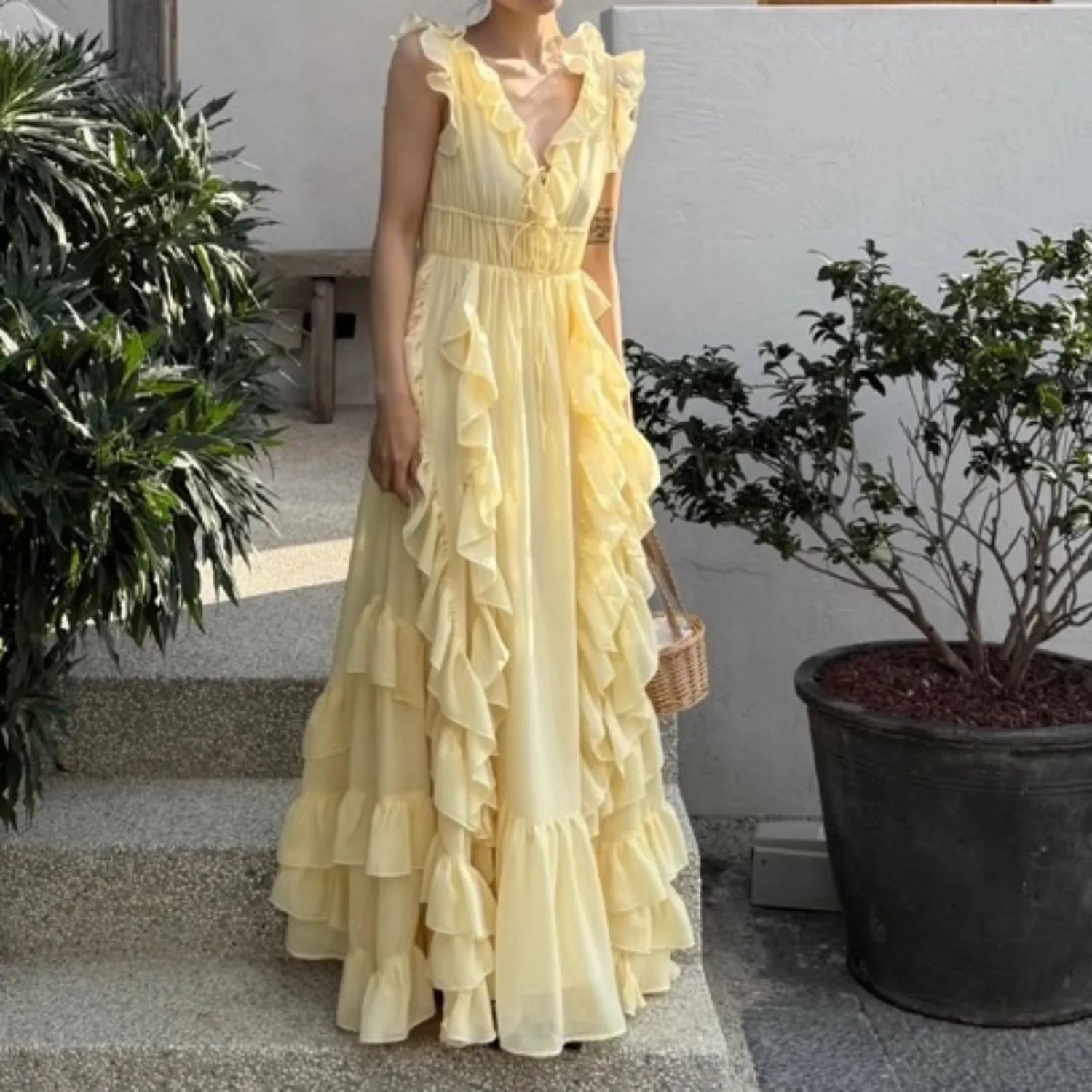 

Желтое платье на шнуровке с v-образным вырезом, женское летнее праздничное платье, элегантное платье, облегающее уличное платье, шикарная ткань макси для женщин