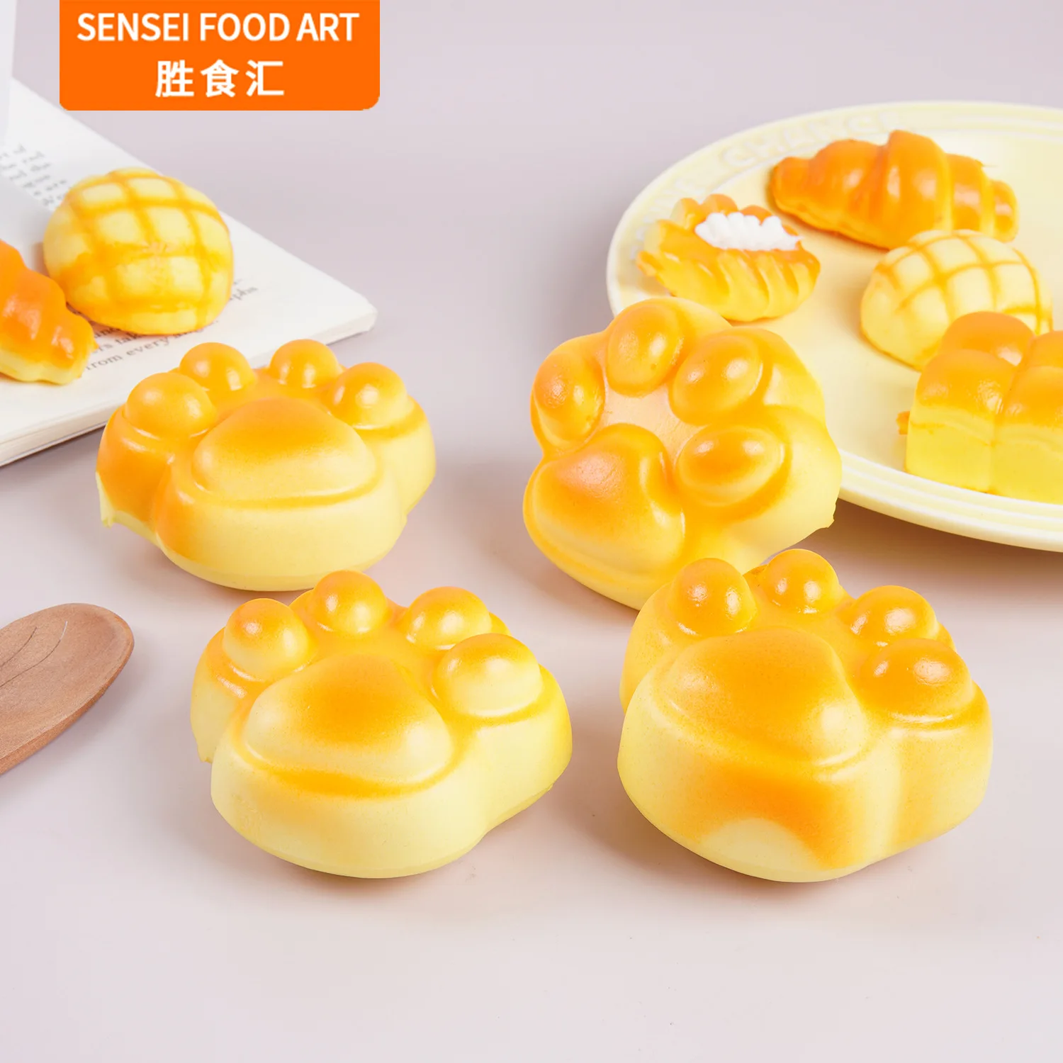

PU slow rebound wet and soft feel simulation cat claw bread simulation food play bread decompression toy suction finger pinch music