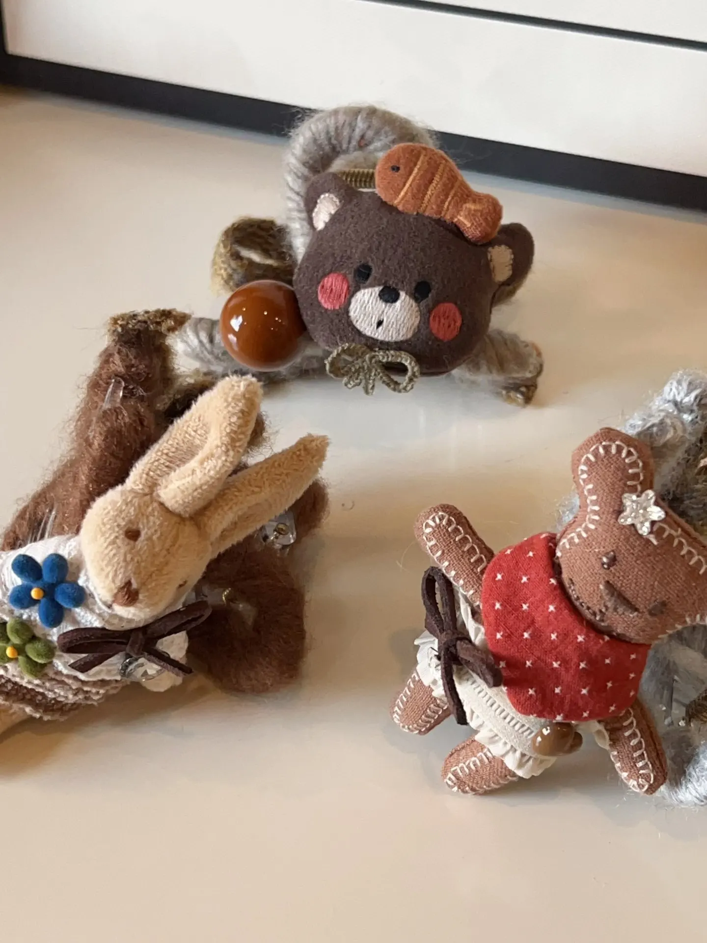 presilhas-de-cabelo-fofas-com-estampa-de-animais-coelho-e-urso-briti-de-tecido-estilo-doce-universais-e-modernas
