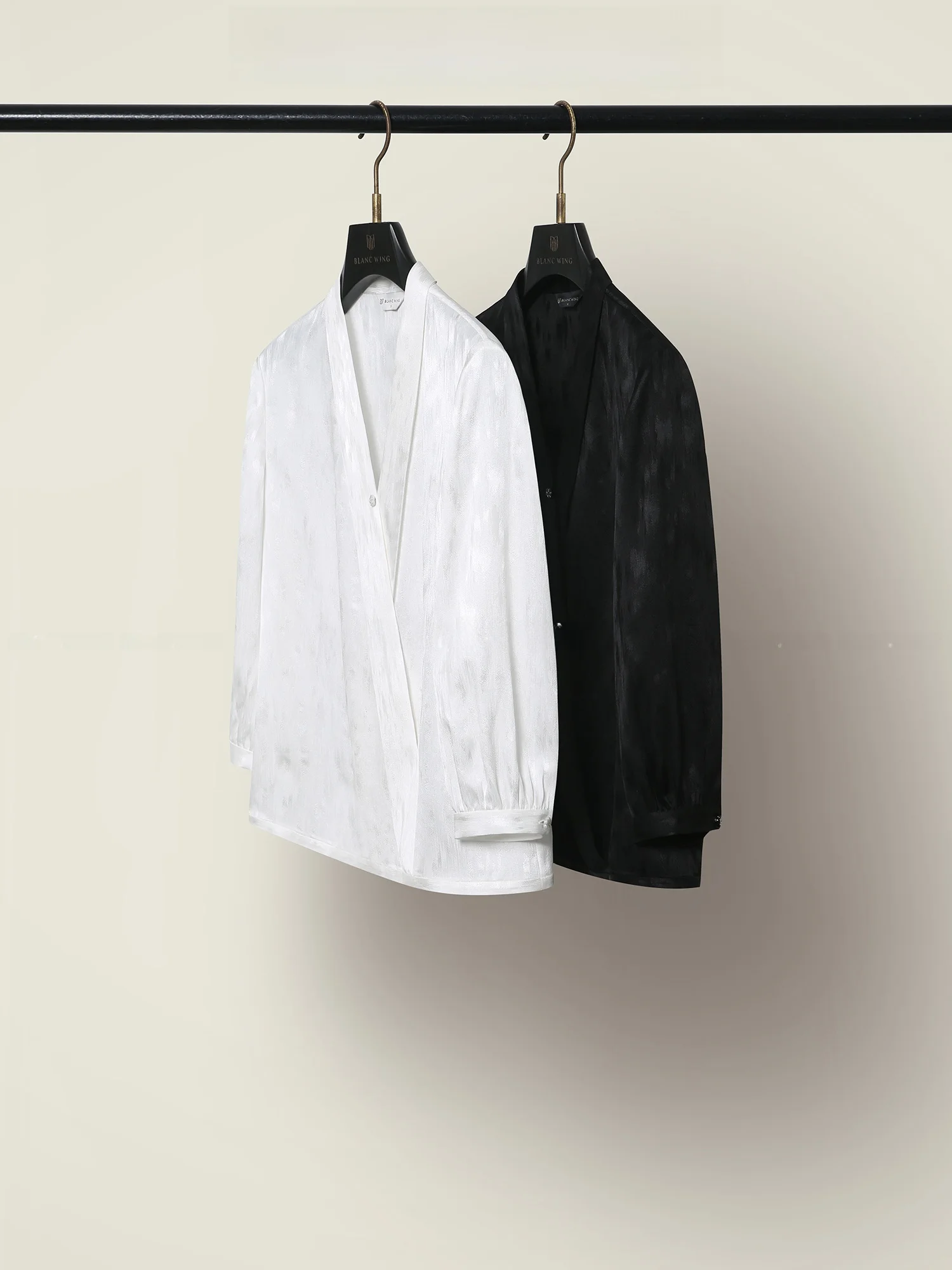 

Женская блузка Blancwing из матового шелка с V-образным вырезом, вышивкой, из шелка 6А класса, эластичная, с эффектом сильной мятости, для офиса и повседневной носки