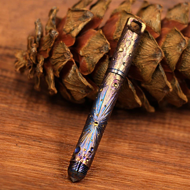 Mini Hand แกะสลัก Starry Sky EDC ไทเทเนียมยุทธวิธีปากกาทังสเตนหักหน้าต่างปากกาโลหะ
