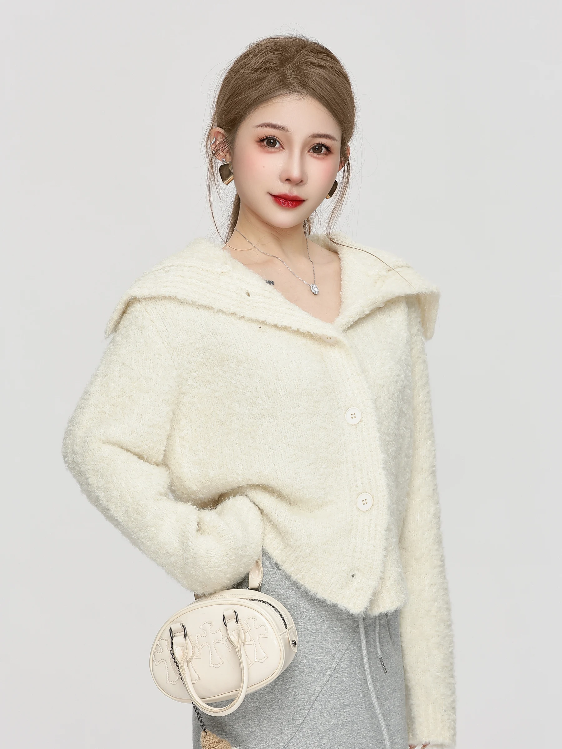 

Мягкий длинный вязаный свитер Све с темно-синим воротником, свободная женская осенне-зимняя верхняя одежда, удобный дизайн с v-образным вырезом на одной пуговице