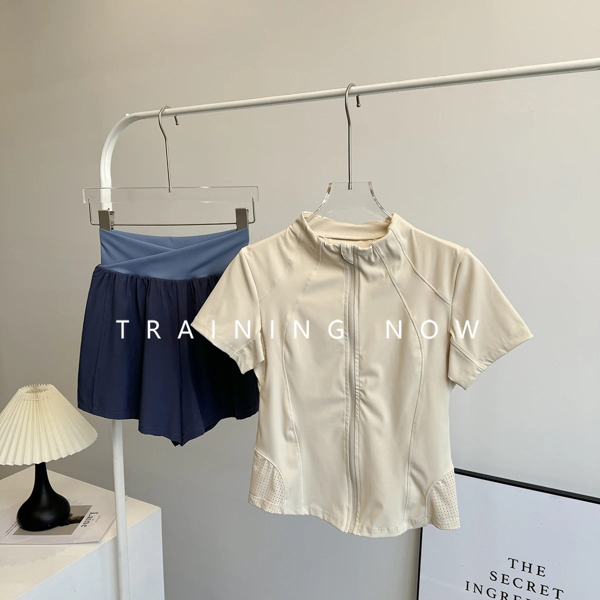 

Женский летний костюм для бега, быстросохнущая дышащая одежда для утреннего бега, высококачественный костюм для фитнеса для пилатеса, йоги