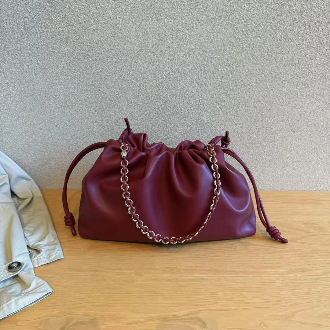 Marka Design luksusowa wysokiej jakości torba w kształcie chmurki ze skóry bydlęcej modne damskie wysokiej jakości teksturowane skórzane torby na ramię typu crossbody dla kobiet