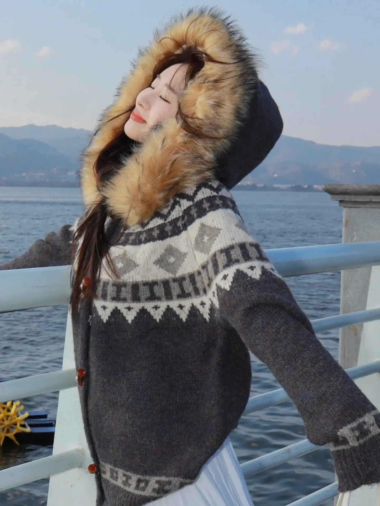 

Мужской зимний утепленный вязаный кардиган с капюшоном и меховым воротником, свободный крой, узор Fair Isle, ретро-стиль