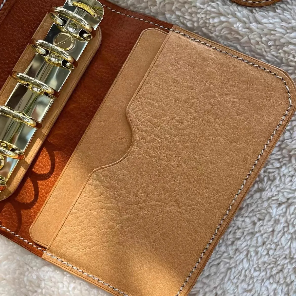 Cute cat A7 notebook retro brown detachable loose-leaf notepad 2 binders portable leather schedule planner，whith 80 pages