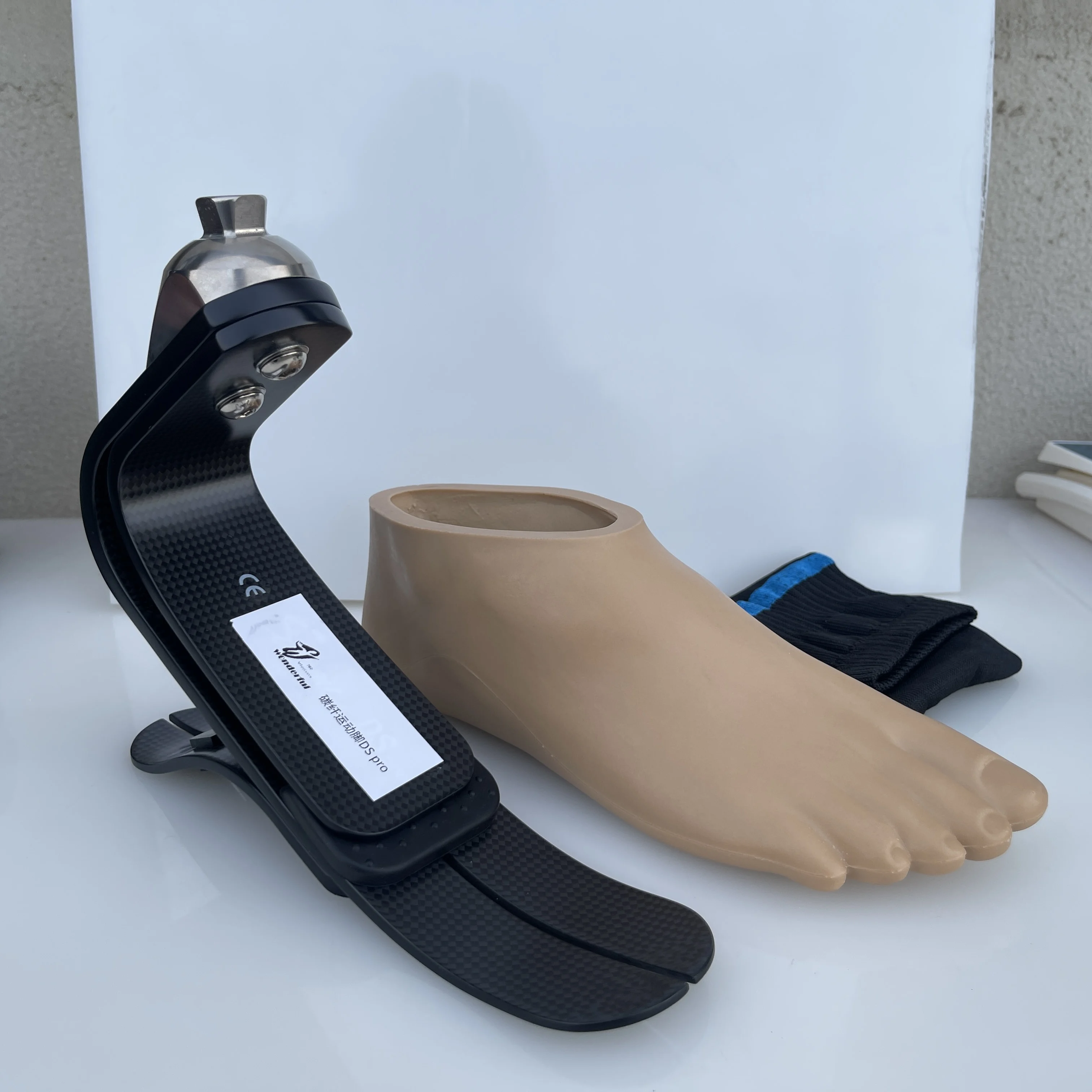 Prosthetic High Ankle Carbon Fiber Foot Amputation Fixer Superfoot DS-pro Models Realistic Hot-Selling Prosthetic Feet