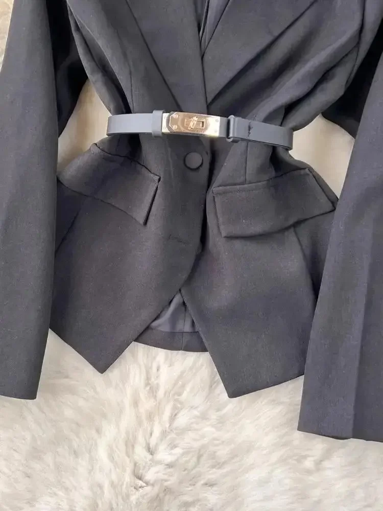 Pop 2024 Set di abiti firmati di moda da donna con intaglio giacca kaki con cintura giacca cappotto + gonna midi in tulle a rete con torta abiti a due pezzi