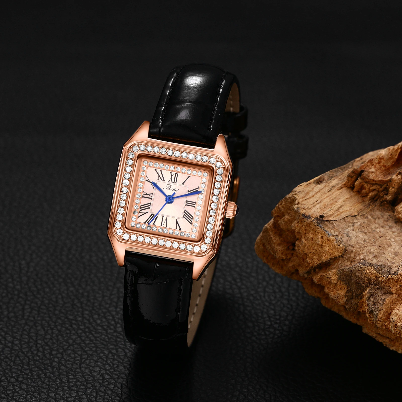 Lancardo نساء بنات ساحة الأرقام الرومانية التناظرية حجر الراين عرض فاخر الهاتفي الفولاذ المقاوم للصدأ حلقة من الجلد ساعة معصم هدية