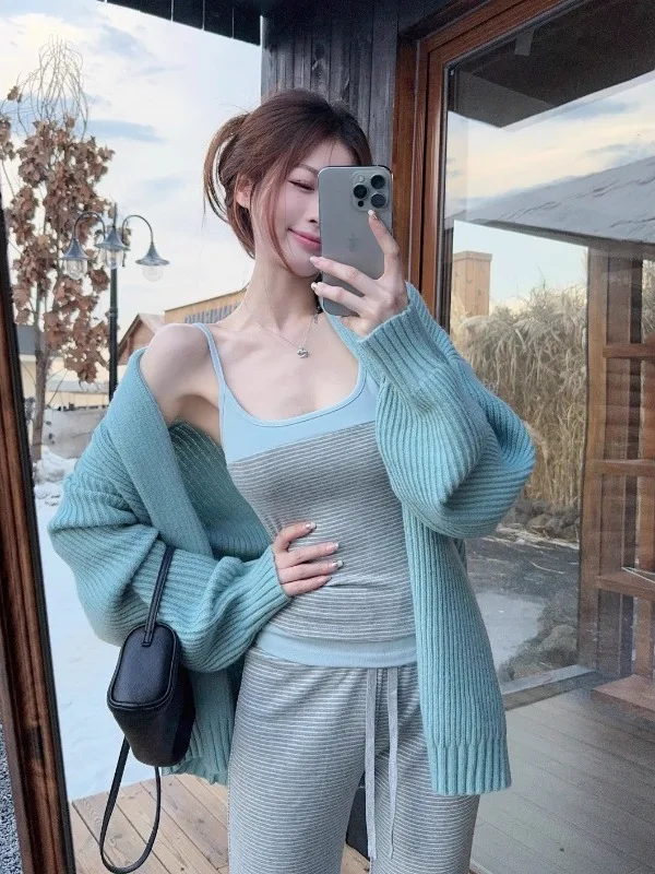 

Комплект из двух предметов: вязаный полосатый свитер большого размера с длинными рукавами и модный повседневный пуловер для ранней осени в стиле Lazy Feel