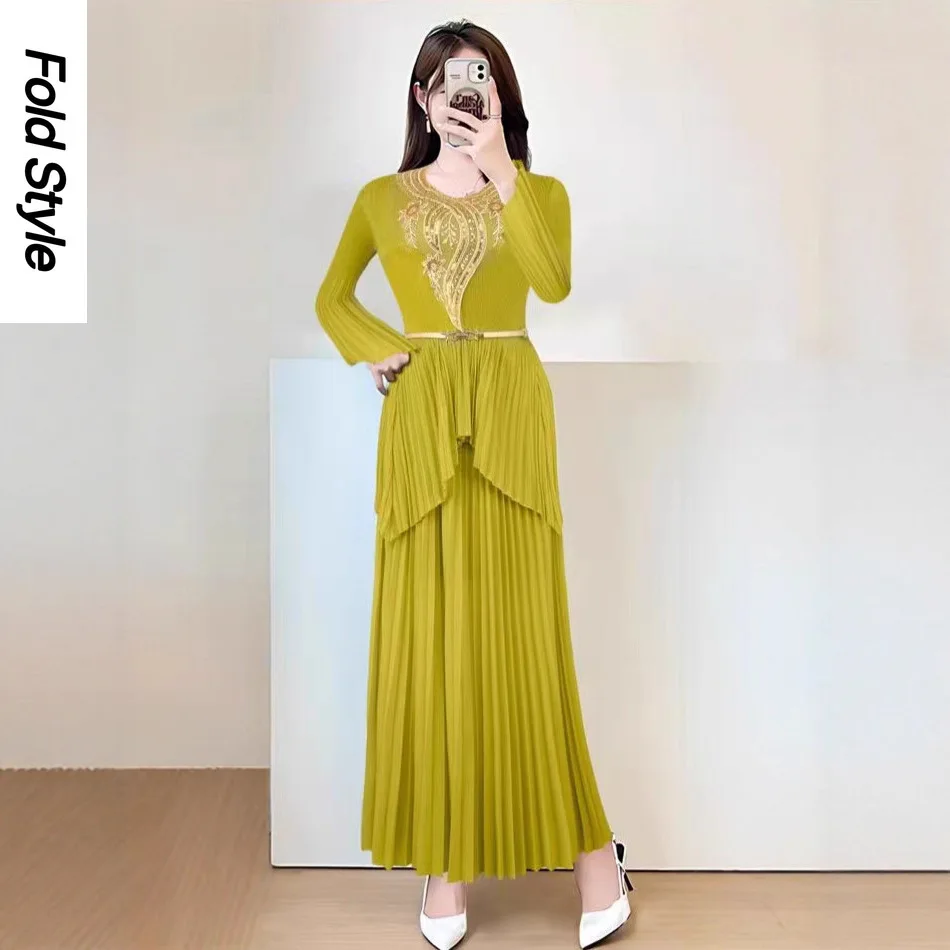 

Плиссированный свободный костюм Miyake, осень 2023, дизайн Sense, высококачественный новый топ с принтом + плиссированная юбка, комплект из двух предметов, женская одежда