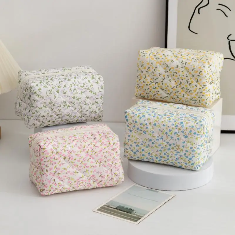 

Storage Organizer Floral Puffy Quilted Makeup Bag Flower Printed Cosmetic Pouch Large Travel Cosmetic Bag Makeup Accessory