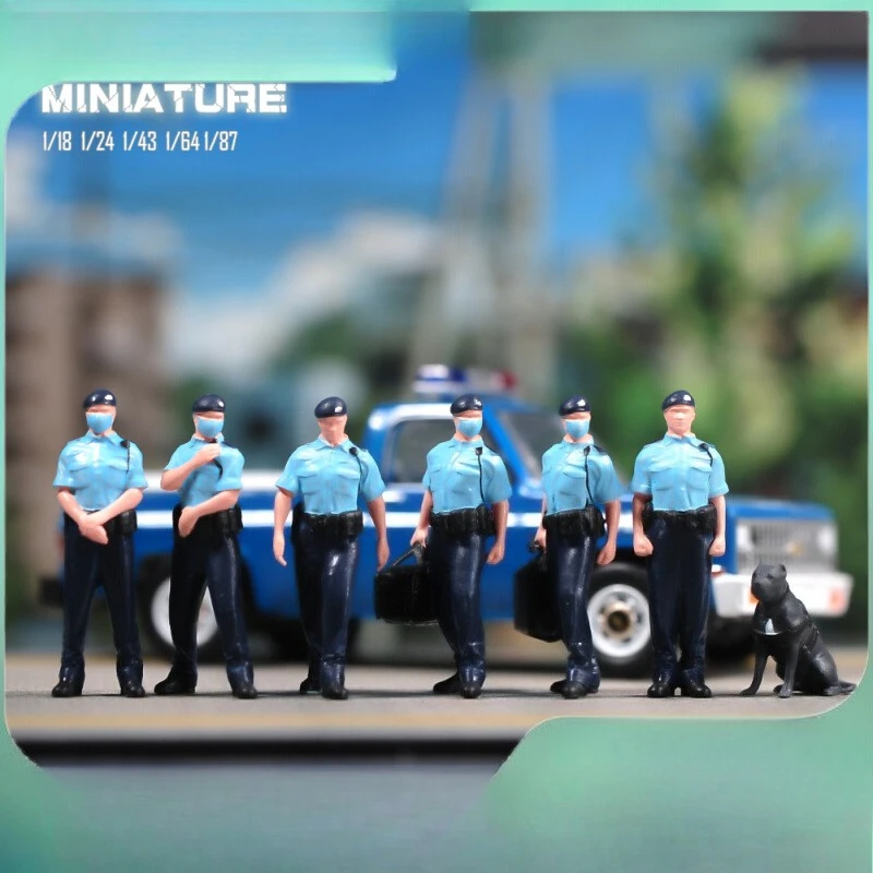 Spot 1/87 1/64 1/43 Hong Kong Police Miniature Set 6 Officers 1 Police Dog Painted Model