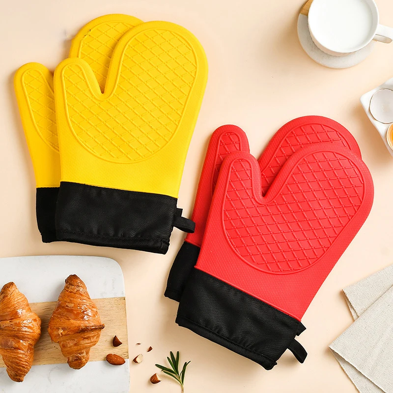 Thickened insulating gloves microwave oven household baking silicone gloves kitchen household anti-hot pinch gloves.