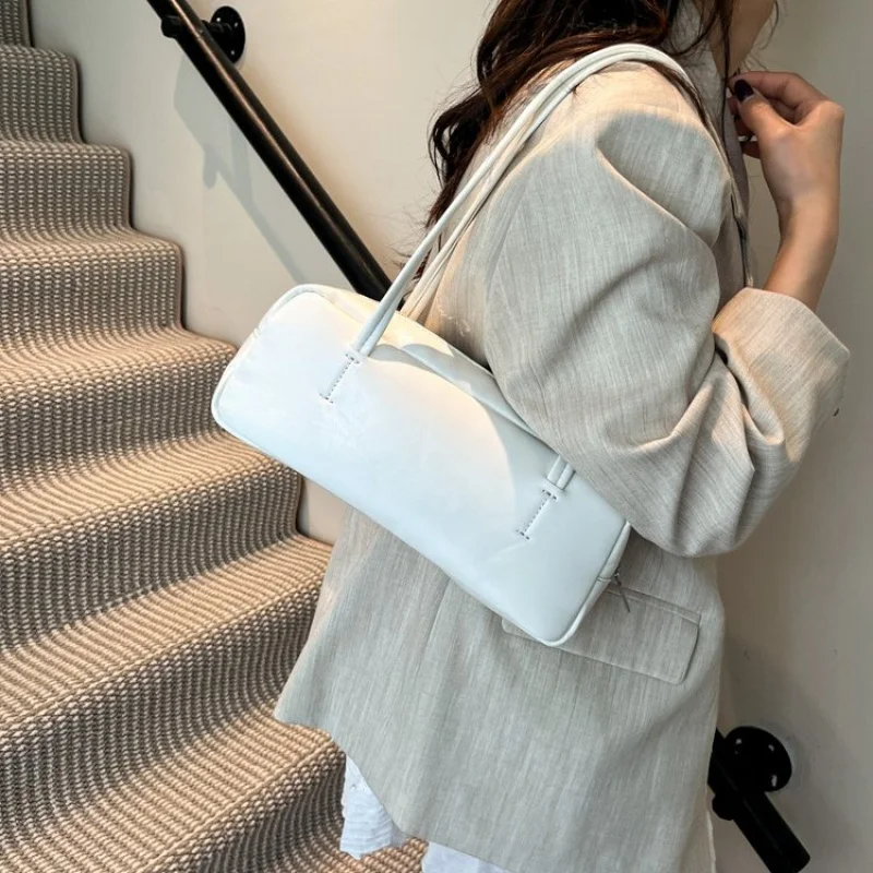 

Элегантная простая однотонная сумка-мессенджер для женщин с винтажным эффектом и идеально подходит для повседневного отдыха