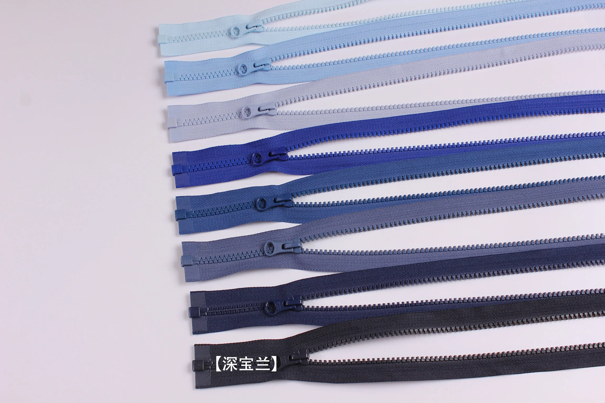 YKK-Reißverschluss Nr. 5 Harz-Gummi-Zahnöffnung, Reißverschluss am Schaf, dicke Schuljacke, Daunenbaumwolle, Echt – Detail 39
