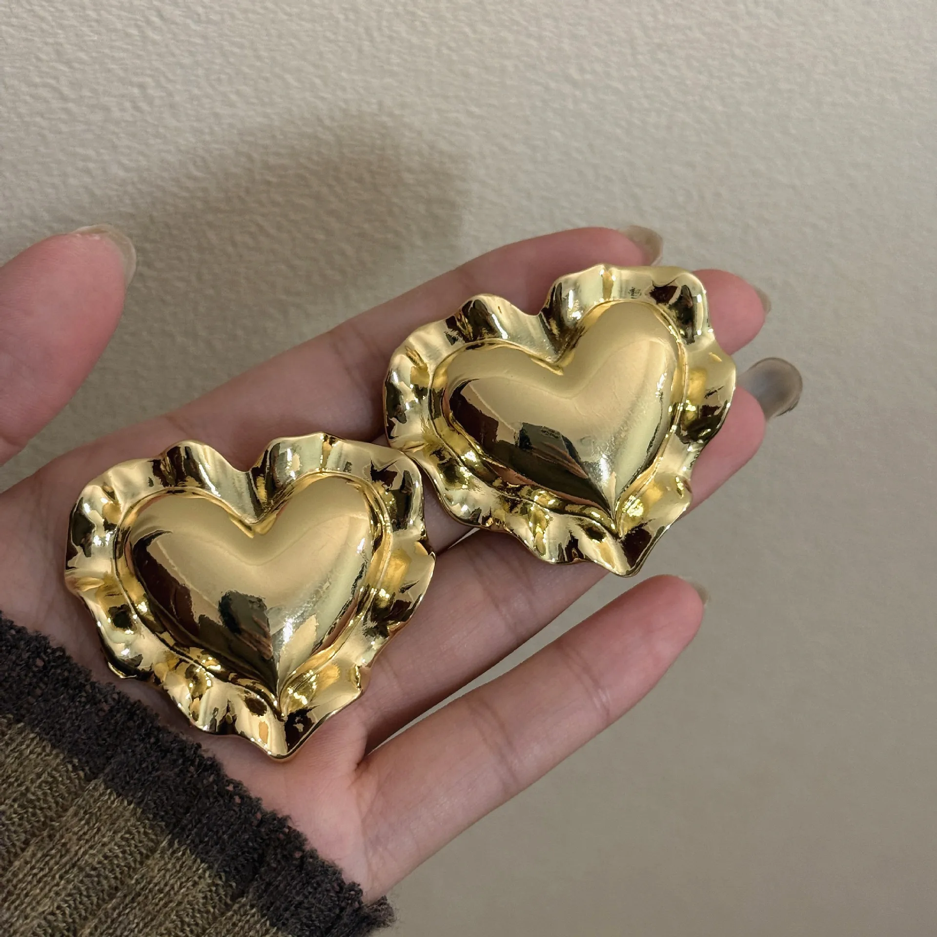 

Vintage Large Metal Heart-shaped Earrings for Women European And American Personality Exaggerated Party Jewelry Accessories